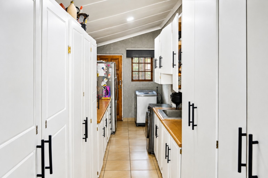 5 Bedroom Property for Sale in Wilkoppies North West